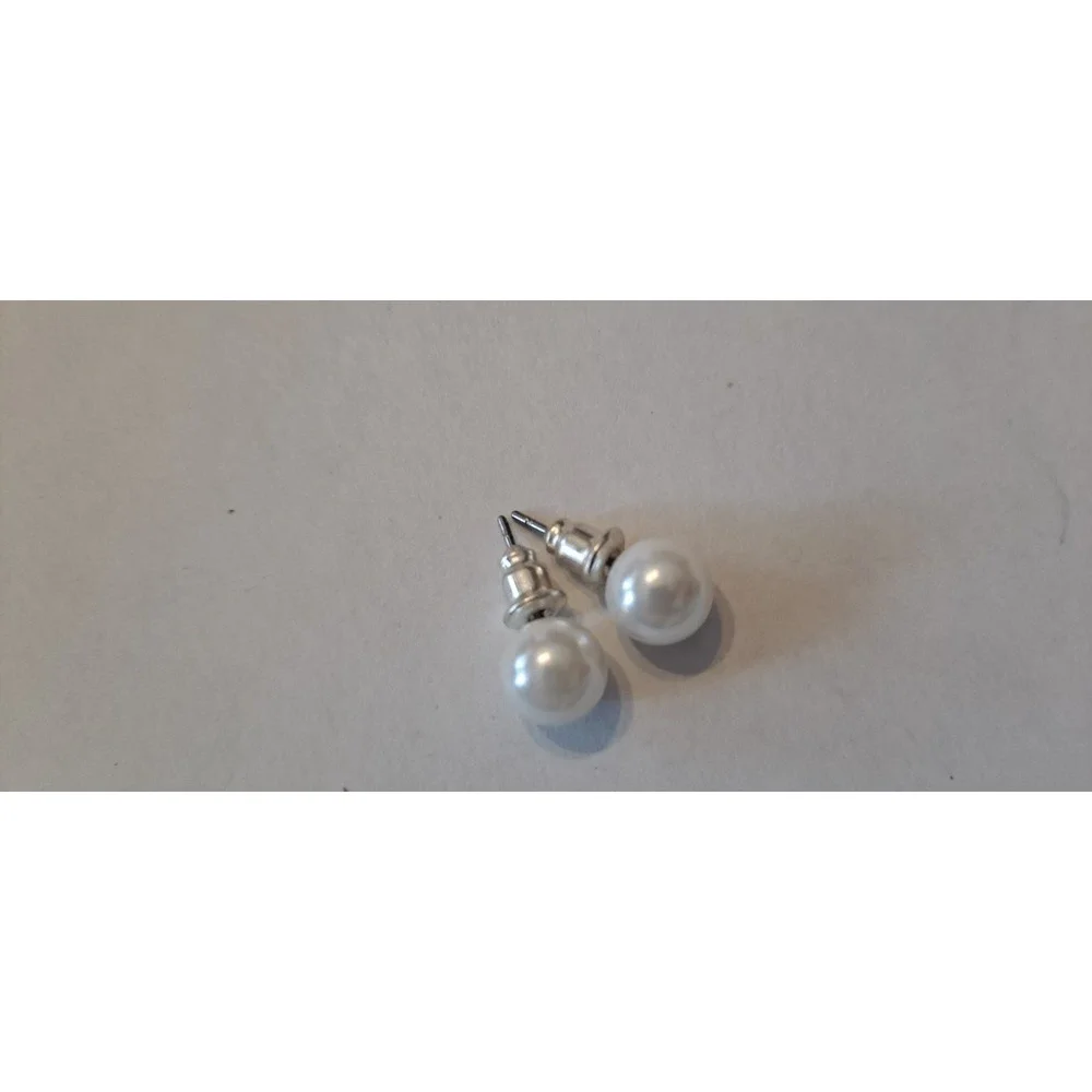 Faux Pearl Stud Earrings‎
